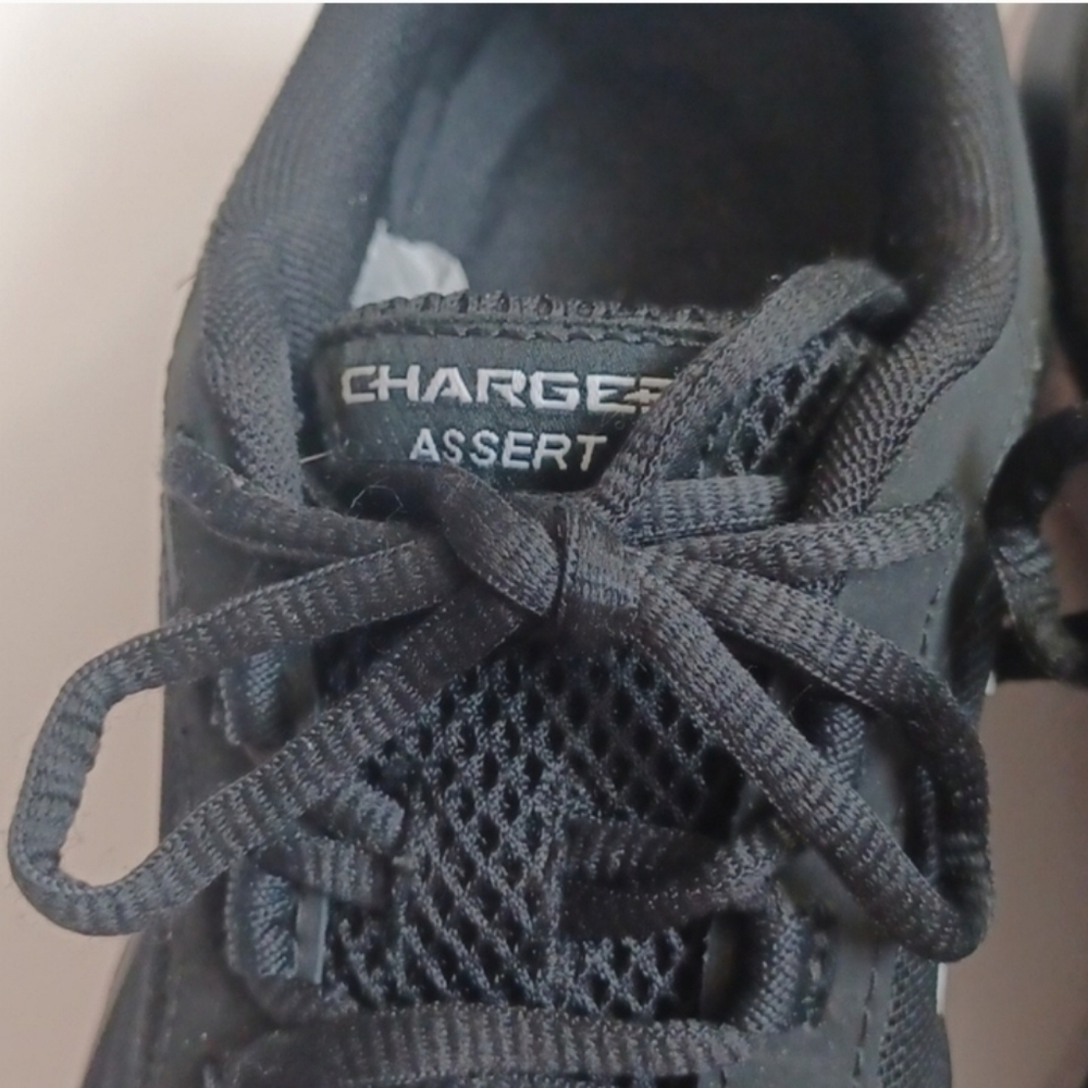 Under Armour Black Running Shoes - Picture 10 of 13